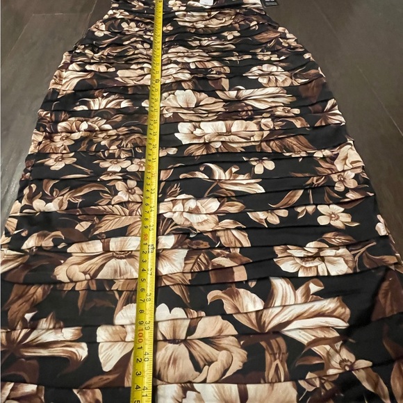 Express Elegant Ruched Floral Midi Dress- Black, Brown & Beige. size 4. Org $118 - Picture 8 of 10